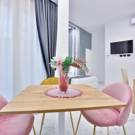 Hotiday Room Collection - Napoli Sant'Arcangelo المظهر الخارجي الصورة